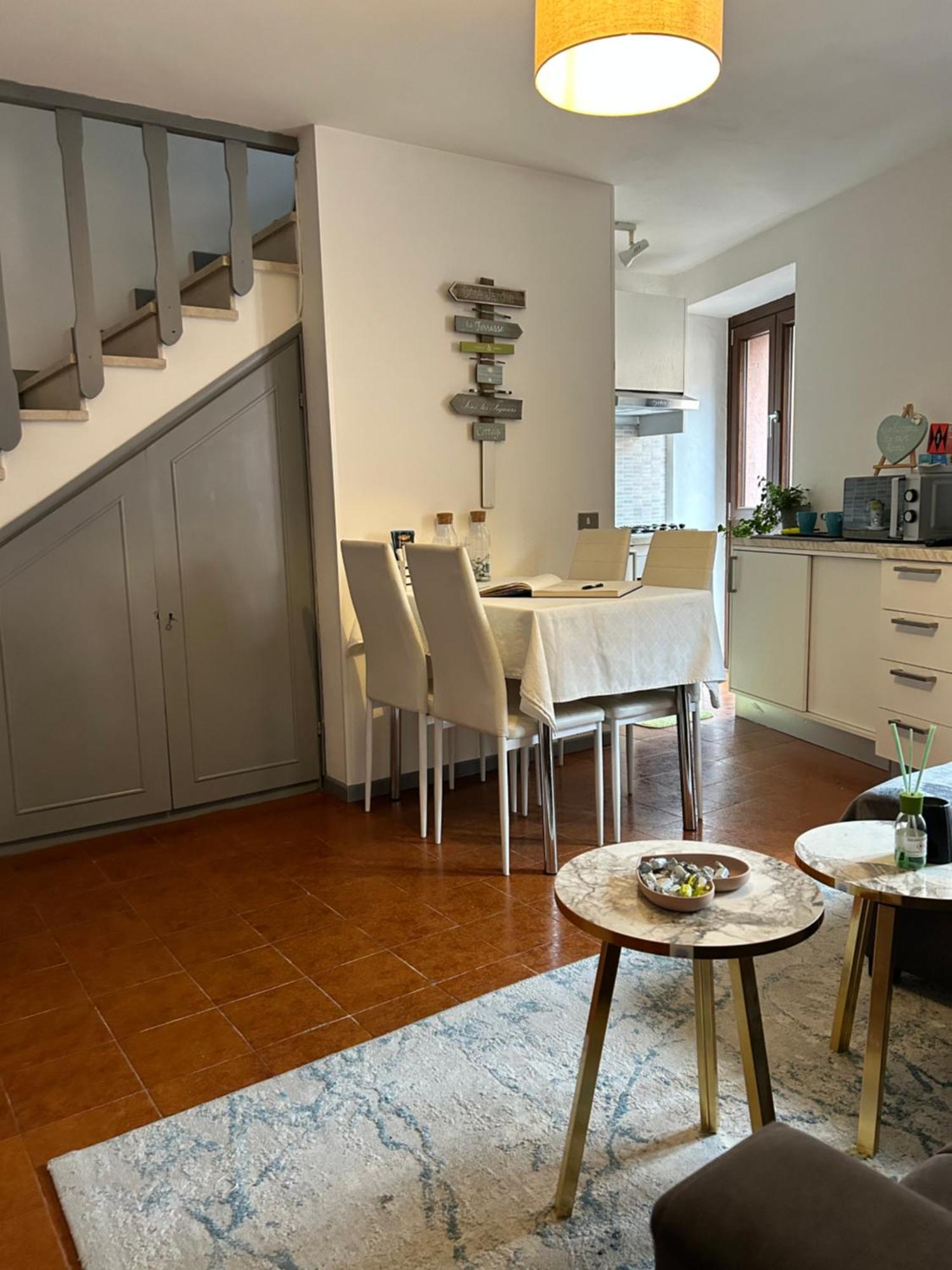 Tua Duplex Apartment Salo Bagian luar foto
