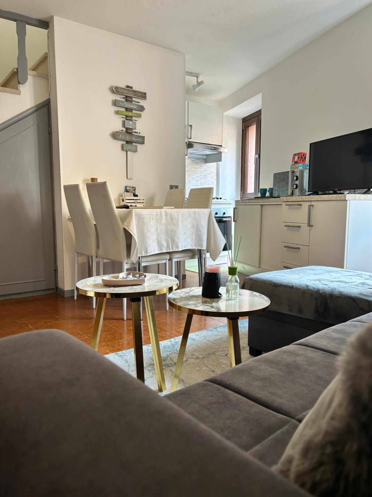 Tua Duplex Apartment Salo Bagian luar foto