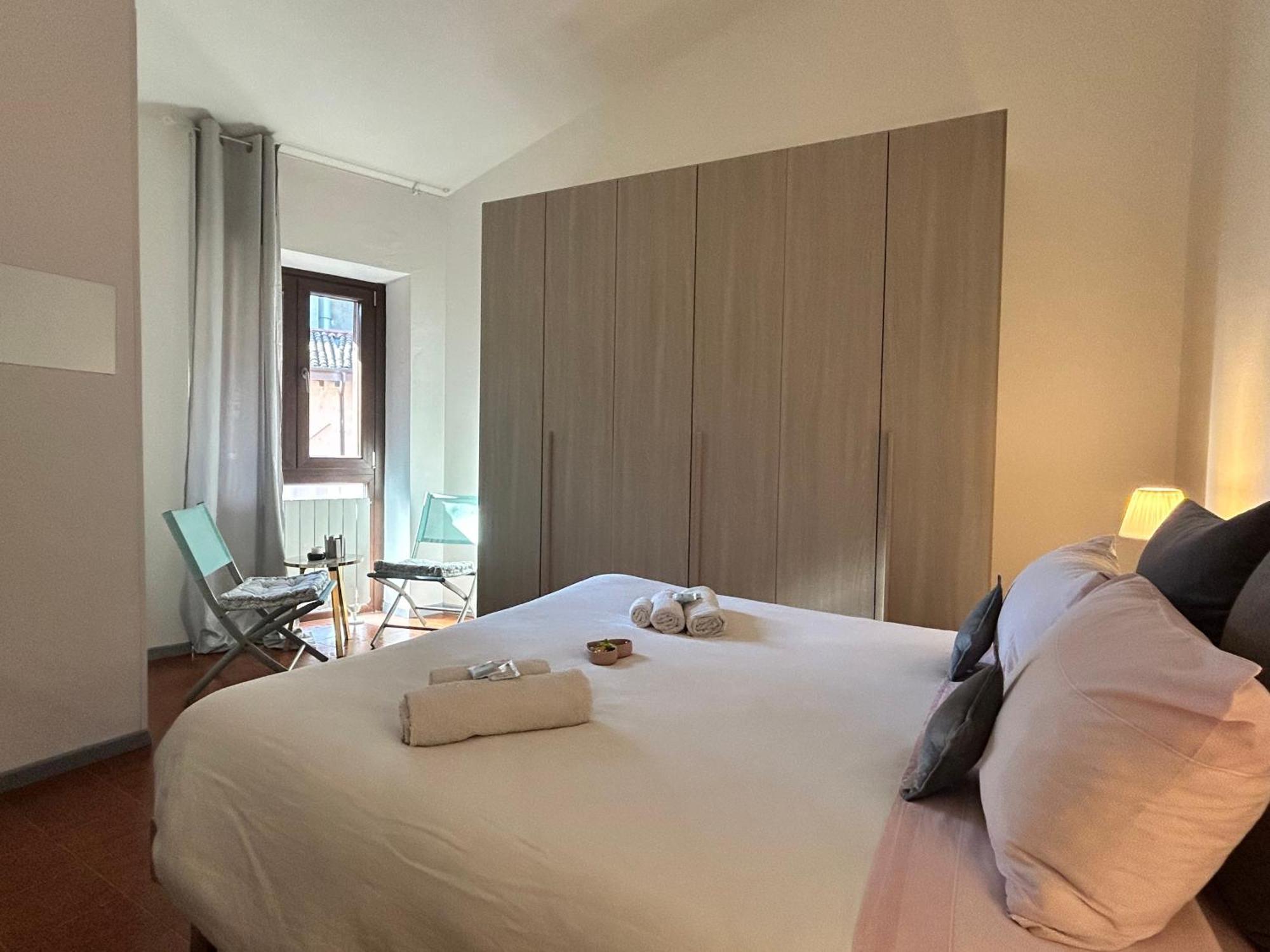 Tua Duplex Apartment Salo Bagian luar foto